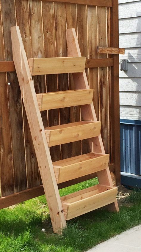 Ladder Garden, Garden Planters Diy, Vertical Garden Design, Vertical Vegetable Garden, Wooden Planter Boxes, Vertical Herb Garden, Vertical Garden Diy, Vertical Gardens, Garden Planter