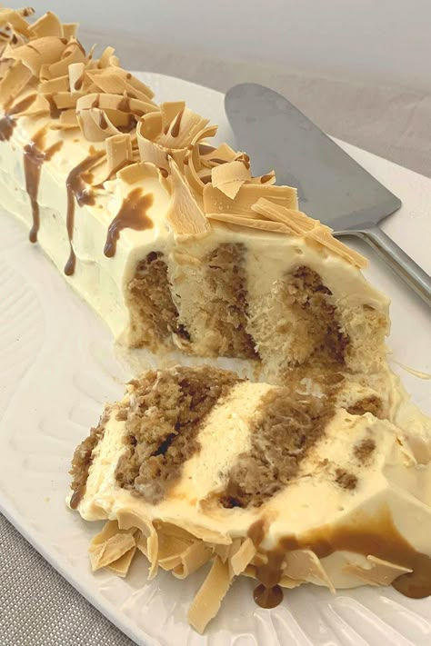 Caramilk Cheesecake, Icebox Cakes, Cooking Gifts, Easy Sweets, Hello Cupcake, Caramel Cheesecake, Easy Cheesecake Recipes, Slices Recipes, Easy Cheesecake