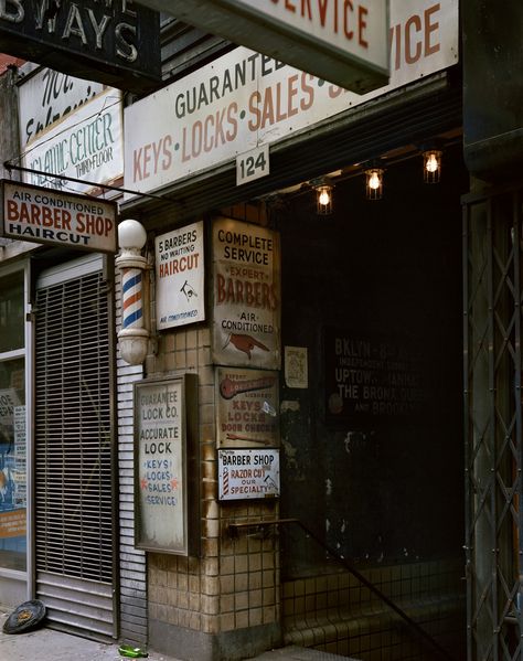 Urban color: New York and Chicago in the 70s and 80s – in pictures Photography 70s, Canon 100d, Environment Photography, A Level Photography, Landscaping Software, Education Design, The Underground, Urban Environment, Bellows