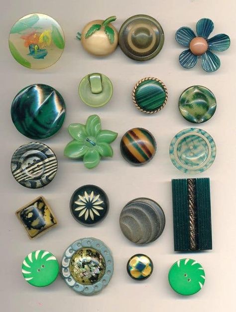 Facebook Button Collecting, Cool Buttons, Vintage Celluloid, Antique Buttons, Button Art, Button Crafts, Glass Buttons, Vintage Button, Sewing A Button