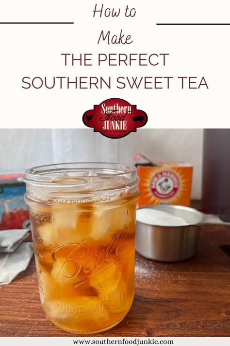 how to make the perfect southern sweet tea recipe Southern Sweet Tea Recipe, Catfish Stew, Sweet Tea Recipe, Sweet Tea Recipes, Southern Sweet Tea, Southern Recipes Soul Food, Iced Tea Recipes, Homemade Drinks, Steeped Tea