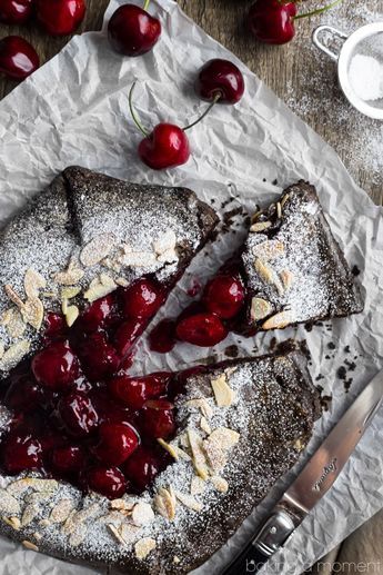 Chocolate Cherry Galette- such a simple dessert for summer and I loved the flavor combo! Cherry Galette, Dessert For Summer, Homemade Cherry Pies, Galette Recipe, Simple Dessert, Cherry Desserts, Dessert Aux Fruits, Cherry Recipes, Sweet Pie