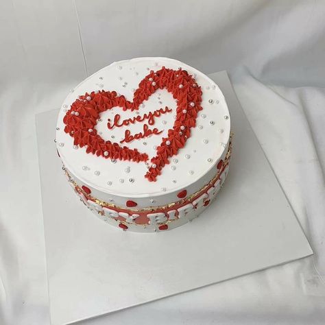 Red And White Cake Design, Happy Anniversary Cakes, Birthday Cake Decorating Ideas, Chocolate Cake Designs, Birthday Sheet Cakes, Cupcake Decorating Tips, Cake Models, Beautiful Cake Designs, Elegant Birthday Cakes