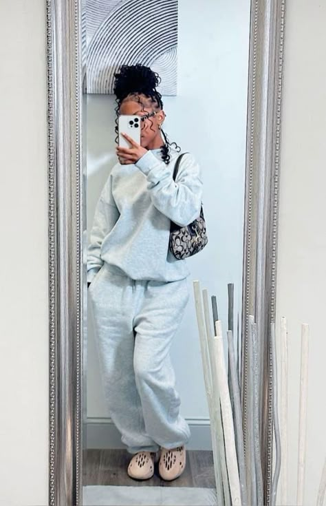 Cold Outfits Black Women, Comfy Outfits Black Women, Baddie Outfit, 9th Grade, Chill Fits, Simple Fits, Cute Lazy Day Outfits, Outfits Black, Lazy Outfits