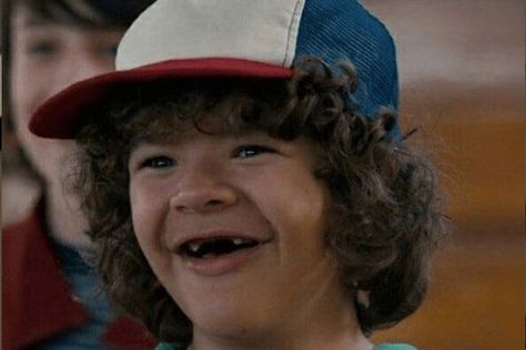 Dustin Stranger Things, Gaten Matarazzo, Dustin Henderson, The Stranger, Dentures, Stranger Things, Surgery