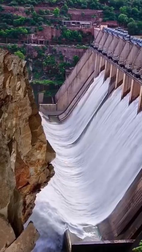 alluring_world_ on Instagram: Three gorges dam,China VIDEOMAKER @iam.sk05 IN #china April 9,2021 FOLLOW'N'TAG US #ALLURING_WORLD_ Adm @carmenfraulo 🆔… Three Gorges Dam, Holidays, China, On Instagram, Instagram