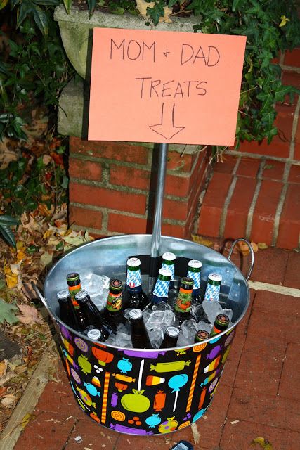 Halloween Night Crush At School, Adult Halloween Party, Fall Halloween Decor, Trick Or Treating, Halloween 2020, Beautiful Evening, Holiday Humor, Halloween Trick Or Treat, A Football