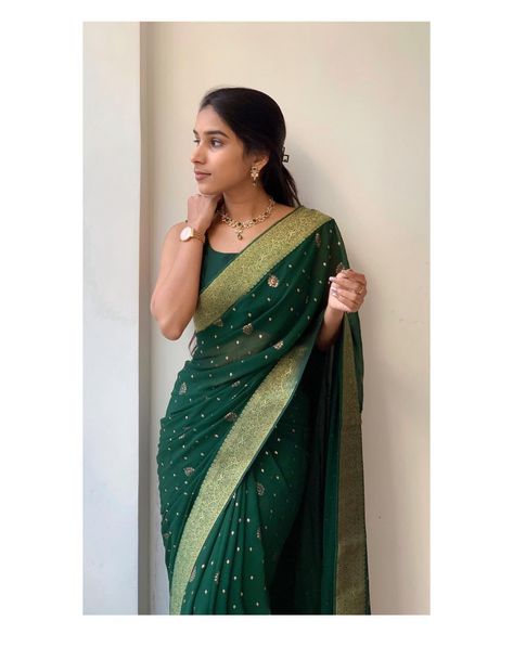 Satin Saree With Full Sleeve Blouse, Dark Green Cotton Saree, Green Saree Poses, Dark Green Saree Look, Green Saree Look Traditional, Dark Green Blouse Designs, Daily Wear Sarees Casual, Dark Green Saree, Farewell Saree