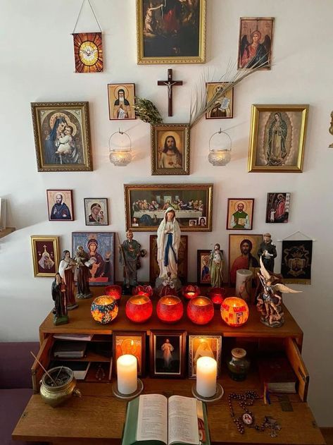 Christian Shrine Home Altar, Christopagan Altar, Catholic Shrines And Altars Ideas, Catholic Bedroom Aesthetic, Catholic Alters For Home, Prayer Alter Ideas Home Altar, Saint Altar, Catholic Room Decor, Catholic Prayer Room