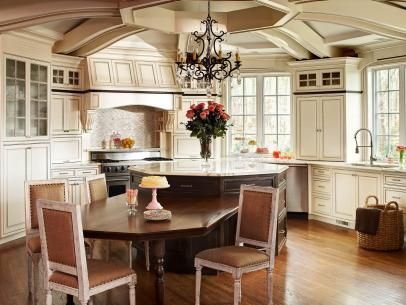 Kitchen Classic Cabinets Octagon Kitchen, Luxurious Kitchen Design, Classic Kitchen Cabinets, Classic Cabinets, Kitchen Cabinet Trends, Kitchen Beautiful, Beautiful Kitchen Cabinets, Classic Kitchen Design, Small Kitchen Tables