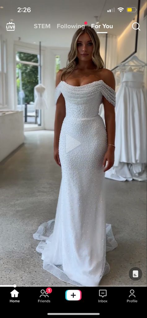 Mariana Hardwick, Glam Wedding Dress, Curvy Wedding, Plain Wedding Dress, Old Hollywood Wedding, Big Wedding Dresses, Pearl Wedding Dress, Bridal Atelier, Couture Wedding Dresses