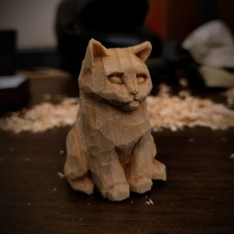 Cat Carving, Whittling Projects, Simple Wood Carving, Wood Carving For Beginners, Dremel Wood Carving, Wood Animal, Wood Carving Designs, Wood Cat, Wood Carving Patterns