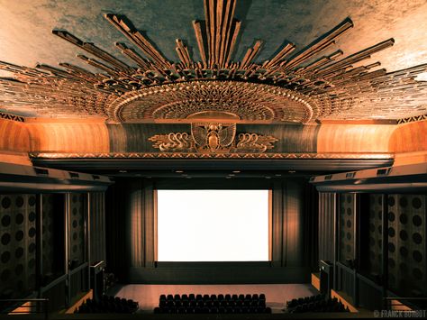 Egyptian Theater, American Cinematheque, Los Angeles, 2014. | 21 Beautiful Pictures Of Empty Cinemas Art Deco Theater, Vintage Movie Theater, Egyptian Theater, Theater Rooms, Theatre Interior, Hollywood Boulevard, Shop Art Prints, Golden Age Of Hollywood, Movie Theater