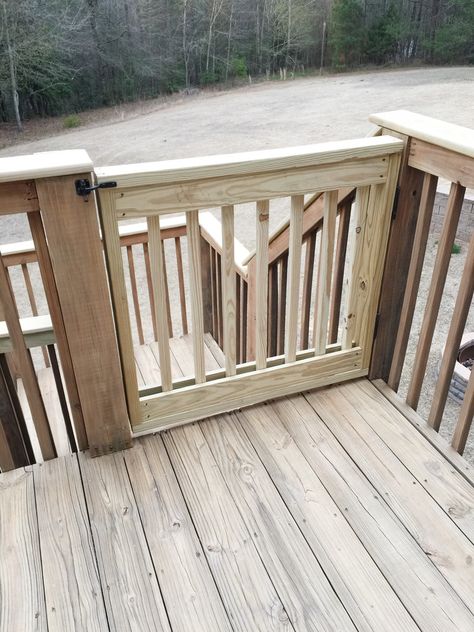 Gate For Deck, Deck Gates, Gates Ideas, Diy Dog Gate, Diy Gate, Porch Gate, Deck Gate, Patio Decks, Diy Baby Gate