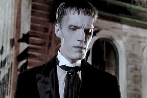 July 30: Carel Struycken. Pictured here as butler, Lurch, from 'The Addams Family' movies. Addams Family Butler, Lurch Addams, Fester Addams, Adams Family Costume, Addams Family Characters, Addams Family Movie, Caricature Sketch, Halloween Adventure, Adams Family