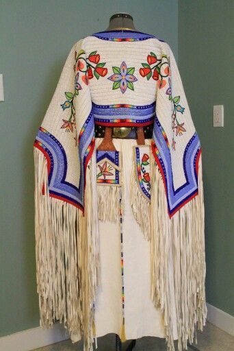 Beautiful buckskin! Native American Wedding Dress, Buckskin Dress, American Wedding Dress, American Indian Clothing, Native Dresses, Pow Wow Regalia, Fancy Shawl, Native Clothing, Native Regalia