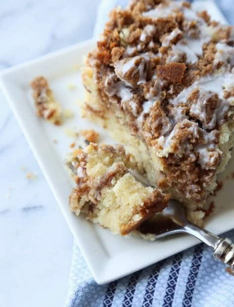 The VERY Best Coffee Cake Recipe ever is moist and buttery, with a cinnamon sugar layer in the middle topped with crumb topping and a sweet glaze icing. Grab a cup of coffee and enjoy! #cookiesandcups #coffeecake #crumbcake #cinnamonsugar #cakerecipe #cinnamoncake #breakfast #brunch Moist Coffee Cake Recipe, Best Coffee Cake, Cinnamon Swirl Coffee Cake, Pecan Coffee Cake, Crumb Coffee Cakes, Cake Breakfast, Miss Jones, Coffee Cake Recipes Easy, Streusel Coffee Cake