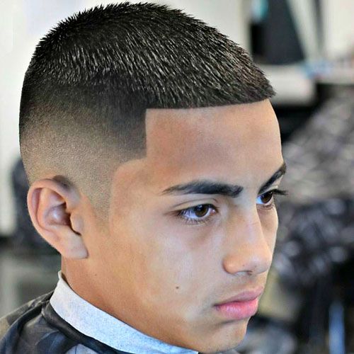 Der Schatten verblassen Haarschnitt #einfache #frisuren #frisuren2018  #frisurentrend #für #haar #haarmodelle #t… | Faded hair, Mens haircuts fade,  Low fade haircut