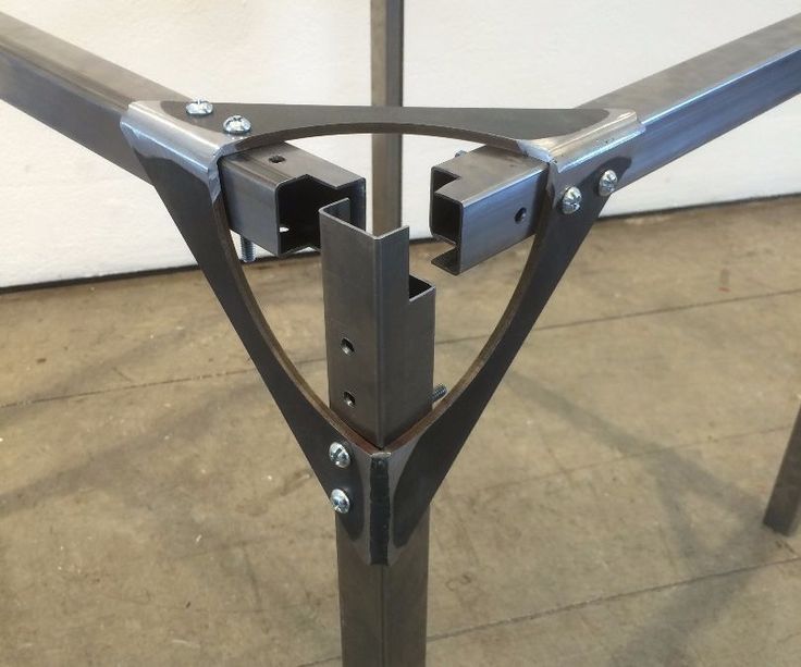 a metal table with two brackets attached to it