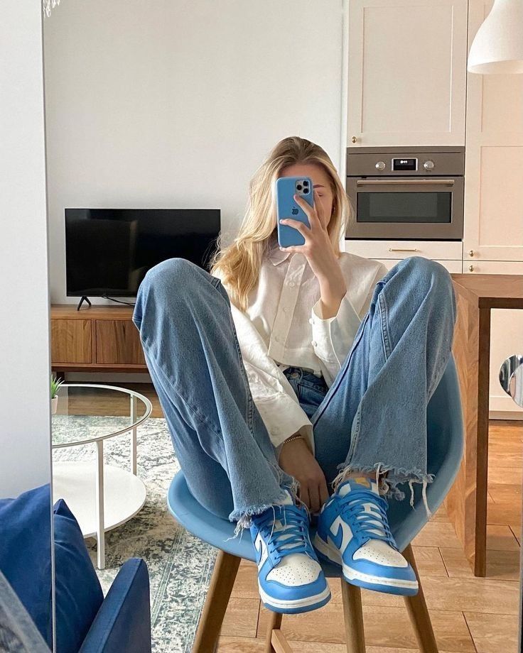 Blue Nike Aesthetic, Azul Claro Aesthetic, Jordan Low 1 Outfit, Air Jordan Denim, Nike Jordan Blue, The Right Move Liz Tomforde, Outfit Ideas For Concert, Jordan 1 Low Outfit, Nike Jordan Outfit