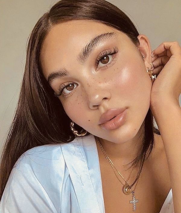 Amanda Khamkaew, Natural Fake Eyelashes, Fast Makeup, Eyebrow Trends, Summer Makeup Trends, Gold Eyeliner, Mekap Mata, Makeup Contouring, How To Grow Eyebrows