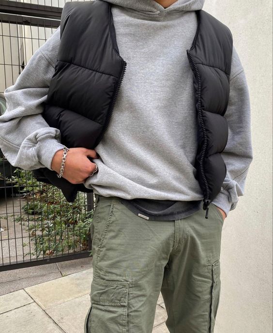 Vest Outfits Men, Vest Puffer, Guys Fits, Guy Fits, Street Style Outfits Men, Street Fashion Men Streetwear, Guys Clothing Styles, Fall Outfits Men, Green Cargo Pants