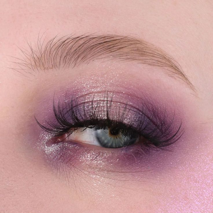 Smokey purples are always a good idea 💜 Another look for you using the @shellwemakeup Mist Witch palette! This Saturday I'll post the YouTube video with tutorials for all three looks 🥰 so keep your eyes peeled for that! I've spent most of this weekend reading and cleaning, which was a great way to spend it! What did you do this weekend? What books are you reading? Products used: ☆ @shellwemakeup Mist Witch palette *PR*, Present Highlighter Palette *PR* ☆ @kruidvat lip & cheek balm in 020 C... Soft Purple Smokey Eye Makeup, Dark Purple Makeup Looks Simple, Smokey Purple Eye Makeup, Lavender Eyeshadow, Purple Smokey Eye Makeup, Witchy Makeup, Purple Makeup Looks, Purple Smokey Eye, Purple Eye Makeup