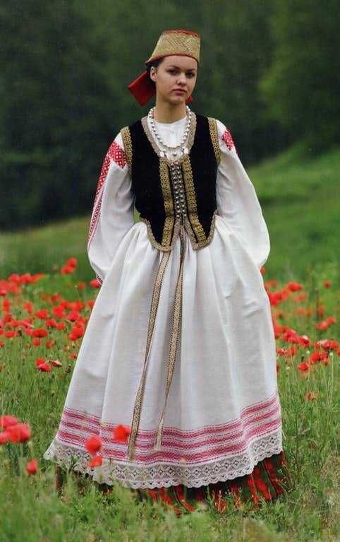 Folk costumes of Europe (women's edition) - Imgur Lithuanian Clothing, European Costumes, Costumes Around The World, Folk Clothing, European Dress, National Dress, European Women, Folk Dresses, Ethnic Outfits