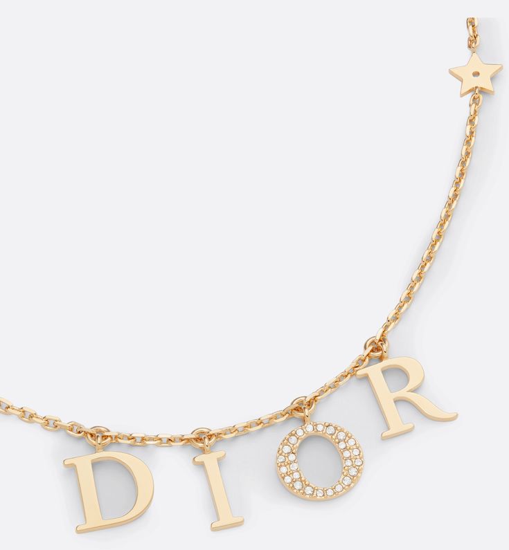 The Dio(r)evolution necklace is both elegant and timeless. The 'DIOR' letters are suspended on a gold-finish metal chain, and the letter 'O' is in a pavé of white crystals to add shimmer to the neck. The effortless style can be worn with other creations from the Dio(r)evolution line.. Dior Letter Necklace, Dior Jewelry Aesthetic, Dior Necklace Gold, Sweet 16 Jewelry, Dior Necklace, Fine Gold Necklace, Pretty Jewelry Necklaces, Expensive Jewelry Luxury, Dior Jewelry