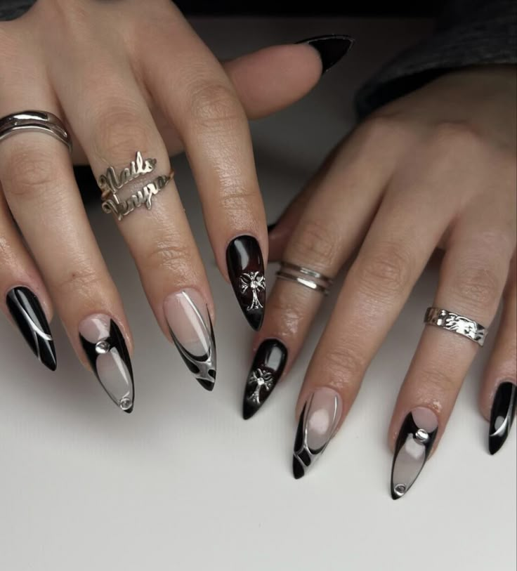 Gabriette Nails, Nail Inspo Edgy, Medium Nail Art, Dark Ombré Nails, Summer Nails Dark, Dark Fairy Nails, Dark Aesthetic Nails, Black Y2k Nails, Grunge Nail Art