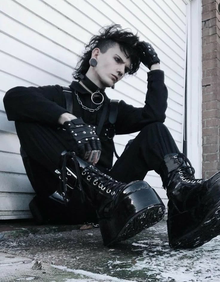 Rockstar Outfit Ideas For Women, Goth Looks Outfits Men, Punk Goth Fashion Men, Goth Photoshoot Men, Men’s Gothic Fashion, Goth Punk Men, Male Trad Goth Fashion, Goth Boys Aesthetic, Masc Tradgoth