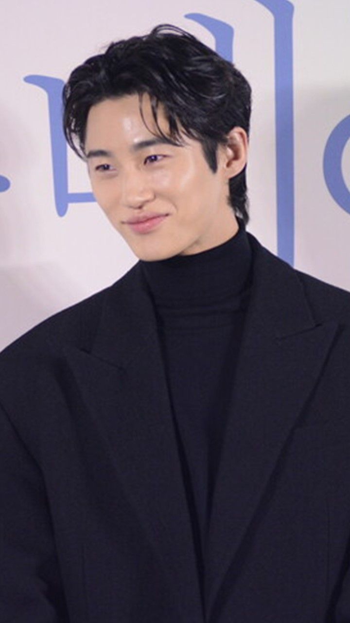 Byeon Woo Seok | Soulmate Press | Feb 2023 Flower Crew, Scarlet Heart, Hot Asian Men, Kim Yoo Jung, Bo Gum, Moon Lovers, Asian Men, Korean Actors, Famous People