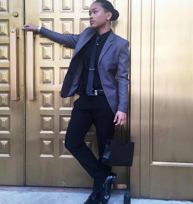 Lesbians In Suits, Tomboy Formal Outfits, Black Lesbian Fashion, Masc Style, Female Suits, Tomboyish Outfits, Lesbian Suit, Stylish Business Outfits, Gender Expression