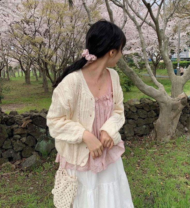 Soft Japanese Aesthetic Outfits, Sawako Kuronuma Outfit, Sawako Fits, Douyin Fashion, Spring Fits, Girl Fits, Cute Spring, White Skirt, Moda Vintage