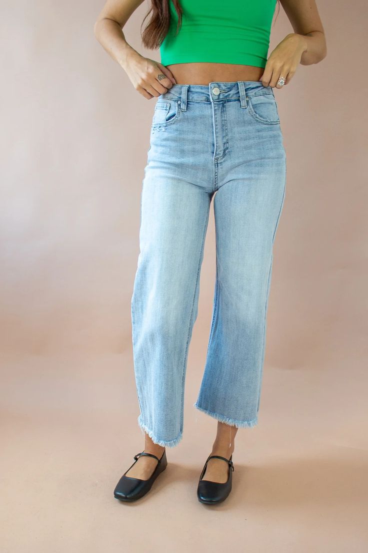 Jessy Wide Leg Jeans Light Wash – Shellsea Cute Shoe, Jeans Light Wash, Denim Color, Jeans Light, Washed Denim, Colored Denim, Cropped Denim, Pocket Design, Denim Wash