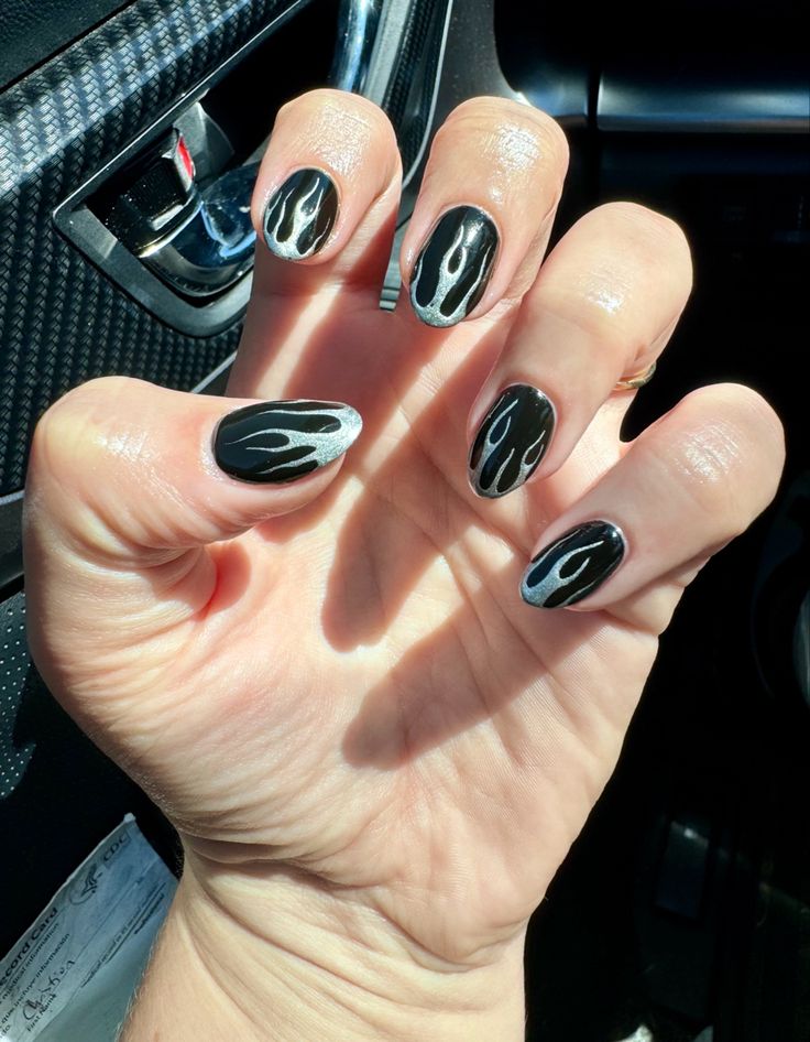 Black Flame Nail Art, Chrome Flame Nails Designs, Silver Flames Nails, Black Nails Flames, Silver Flame Nails, Metallic Flame Nails, Black And Chrome Nails Designs, Chrome Flame Nails, Black Chrome Flame Nails