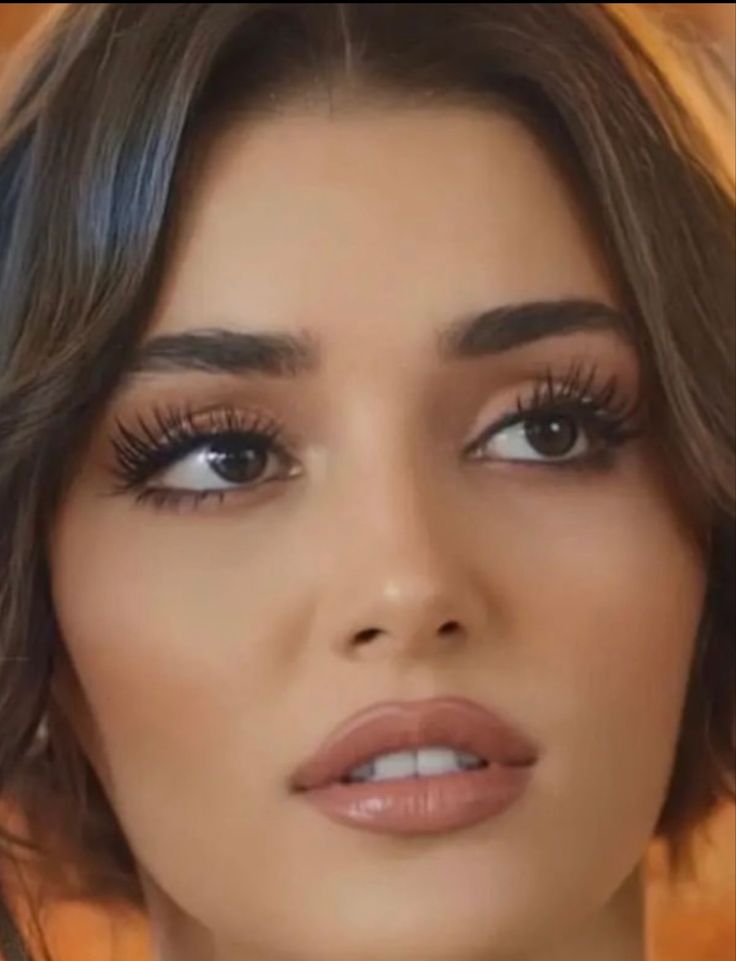 Hande Erçel Makeup, Turkish Makeup, Eyebrows Style, Rhinoplasty Nose Jobs, Silver Eye Makeup, Bad Makeup, Beautiful Eyes Color, Prom Eye Makeup, Formal Makeup