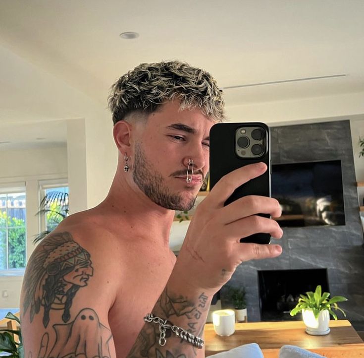 Men Blonde Highlights, Bleached Hair Men, First Tattoo Ideas, Men Blonde Hair, Red Hair Men, Dyed Hair Men, Mens Haircuts Short Hair, Brown Hair Men, Men Haircut Curly Hair