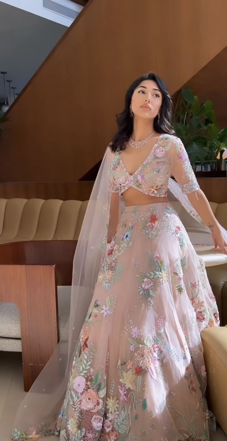 Modern Lehanga Outfits, Pastel Wedding Lengha, Simple Elegant Lengha, Floral Lehenga Choli, Cute Lehenga Designs, Sangeet Outfit For Friends Wedding, Simple Floral Lehenga, Girlish Lehenga Designs, Aesthetic Lehanga Outfits