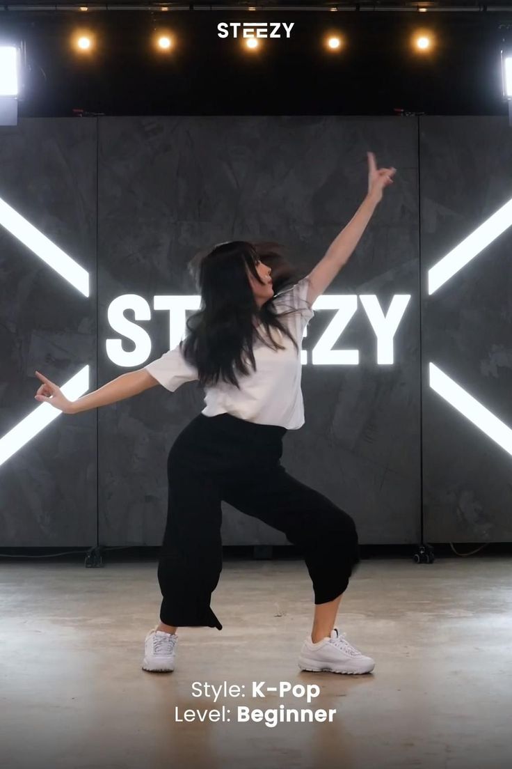 Start this beginner K-Pop dance class on STEEZY Studio with instructor Jing Huang. Sign up for a free 7-day trials://smart.link/kb60jdiw9kosb How To Dance For Beginners Kpop, S Class Dance, How To Dance For Beginners, Kpop Dance Tutorial, Kpop Dance Practice, Dance Beginners, Solo Dance Video, Popping Dance, Dance For Beginners