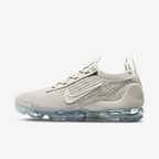 Nike Air Vapormax 2021 Fk, Rounded Wardrobe, Tennis Shoes Nike, Bright Shoes, Shoes For Fall, Wardrobe Revamp, White Nike Shoes, Plastic Heels, Shoes Comfy