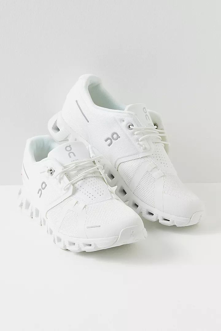 White On Clouds, Unreal Photos, On Cloud Shoes, White Athletic Sneakers, On Cloud 5, Cloud Shoes, White Tennis Shoes, Pretty Shoes Sneakers, Shoe Wishlist