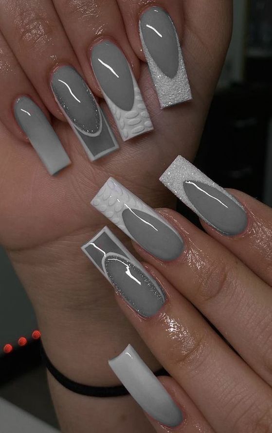 Gray Aesthetic Nails, Short Nails Grey, White Grey Nails, Grey Black And White Nails, Black White And Grey Nails, Light Grey Nail Ideas, Grey Fall Nails Designs, Black And Gray Nail Designs, Grey And White Nails