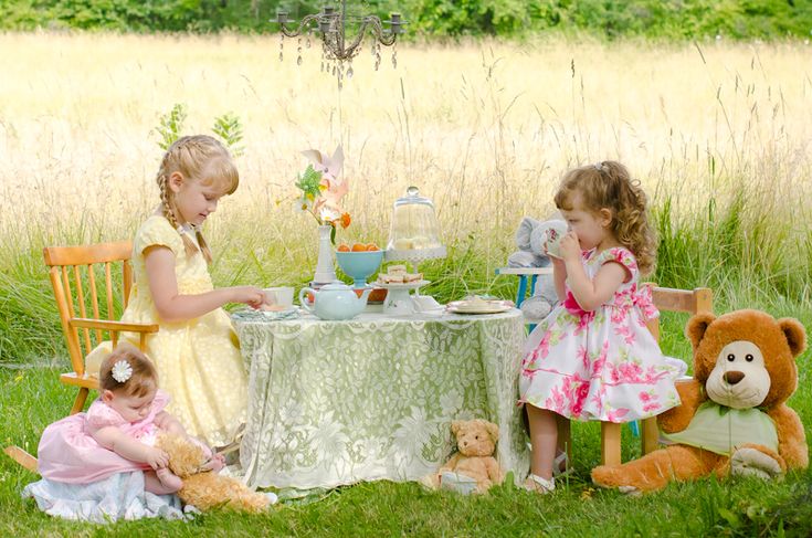 Tea Party Pictures, Teddy Bear Tea Party, Bear Tea Party, Toddler Videos, Mini Photo Sessions, Sisters Photoshoot Poses, Teddy Bear Party, Dream Pictures, Sister Pictures