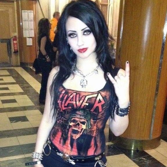 Girl with slayer shirt Slayer Shirt, Good Music, Fashion Inspo