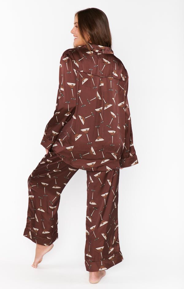 Sleep tight in these super silky button down pajamas! Sold as a set, these super cute espresso martini printed pjs have a drawstring and elastic waist. New Years Pajamas, Pjs Party, Button Down Pajamas, Silk Pajamas Shorts, Maternity Bridesmaid Dresses, Sleep Tight, Cute Pajamas, Espresso Martini, Brown Silk