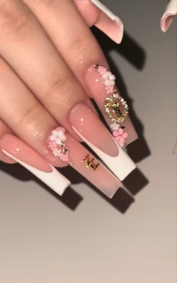 Pink Sets Nails, Pink Nails Inspo Long, Plain Nails With Charms, Pink Latina Nails, Pink Nails With Initials, Nails With Names On Them, Nails W Initials, Chicana Nails Acrylic, A Initial Nails