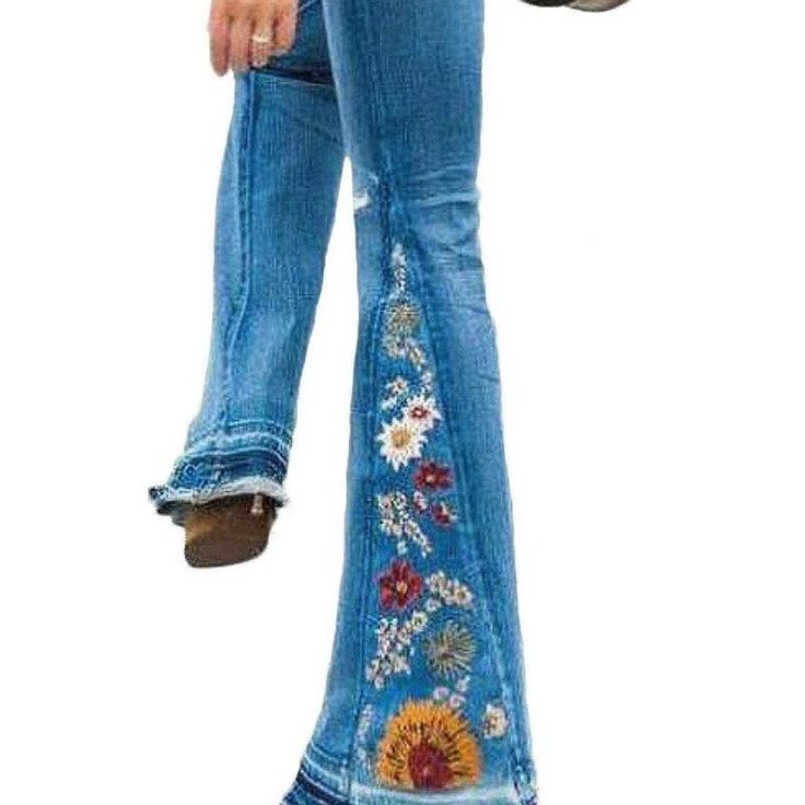 Behold The Marvel Of Fashion Engineering - These Wide Leg Denim Jeans Are The Perfect Blend Of Chic And Comfy! Intricately Embroidered With Blooming Flowers, They're Sure To Rock Any Occasion. Trust Us, Fashionistas, You Don't Wanna Miss Out On These! Made Of 70% Cotton And 30% Polyester. Denim Retro, Casual Attire For Women, Butterfly Collection, Floral Jeans, Denim Crafts, Bottom Jeans, Bell Bottom Pants, Flare Trousers, Vintage Pants