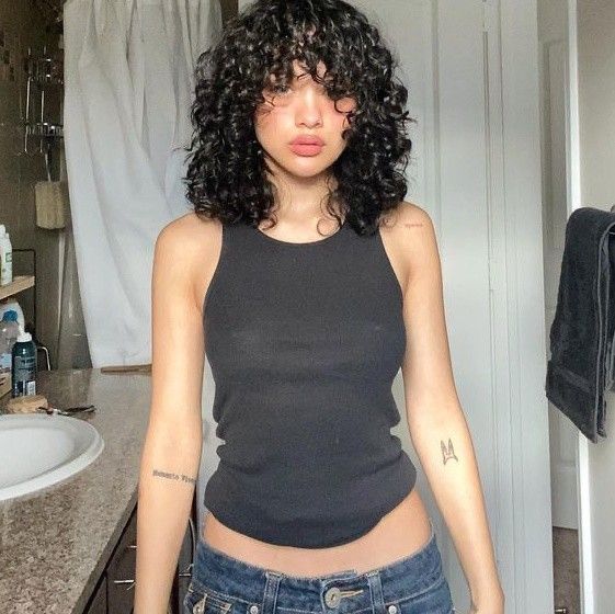 Nalydenaly Ig, Soft Black Curly Hair, Loose Curly Hair With Bangs, Haïr Cut For Curly Hair Girl, Short Black Hair Curly, Curly Poofy Hair, Black Curly Hair Short, 3b Short Hair, 3a Short Hair