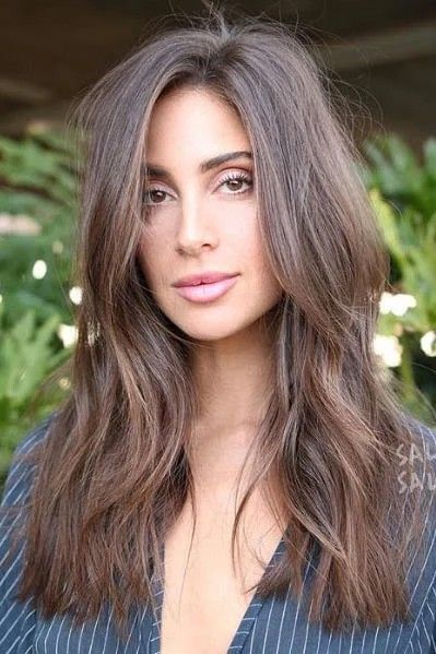 Long straight layered look for long (oblong) face shape Rambut Brunette, Long Face Haircuts, Long Face Shapes, Framing Layers, Long Face Hairstyles, Long Layered Haircuts, Liv Tyler, Long Brown Hair, Long Hair With Bangs